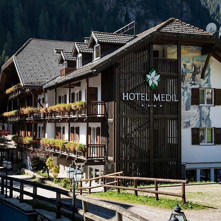 Hotel Medil Campitello di Fassa Esterno foto
