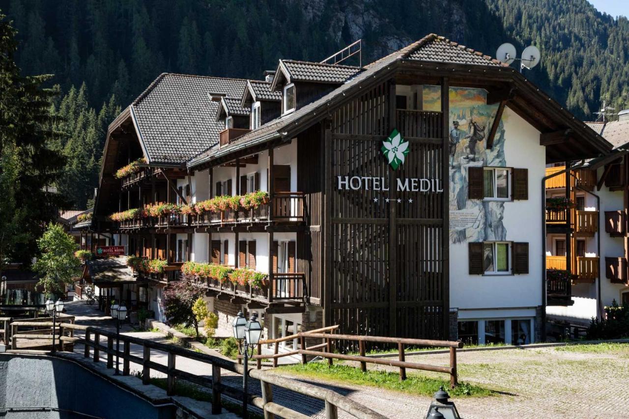 Hotel Medil Campitello di Fassa Esterno foto