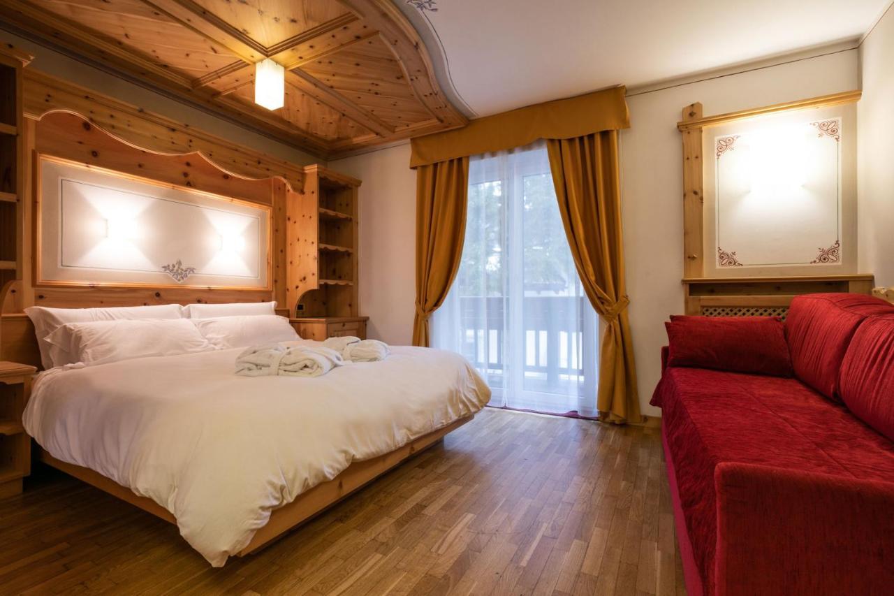 Hotel Medil Campitello di Fassa Esterno foto