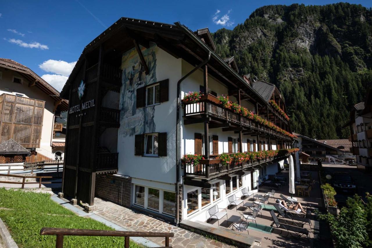 Hotel Medil Campitello di Fassa Esterno foto
