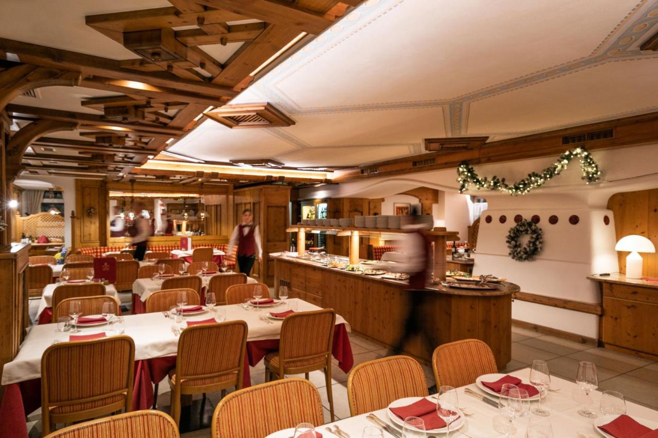 Hotel Medil Campitello di Fassa Esterno foto