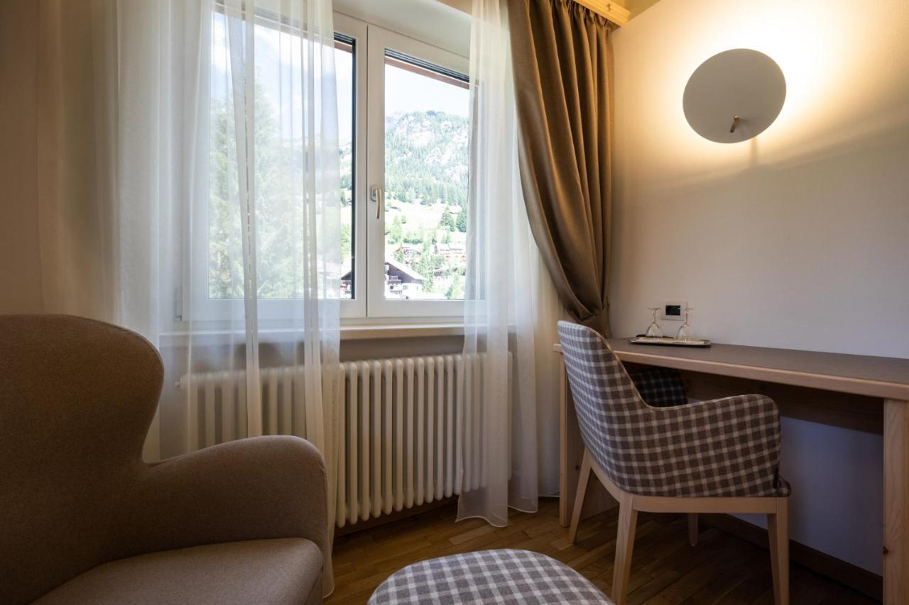 Hotel Medil Campitello di Fassa Esterno foto