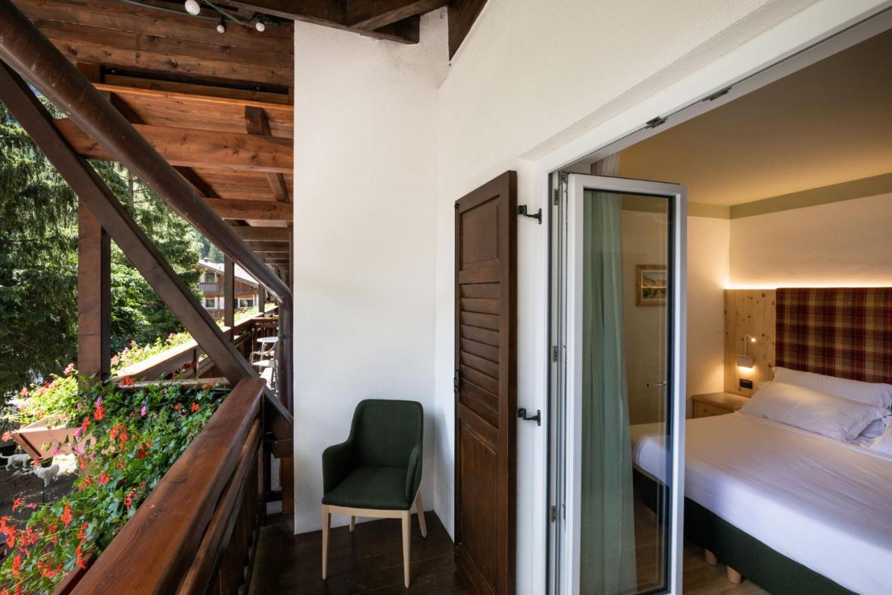 Hotel Medil Campitello di Fassa Esterno foto
