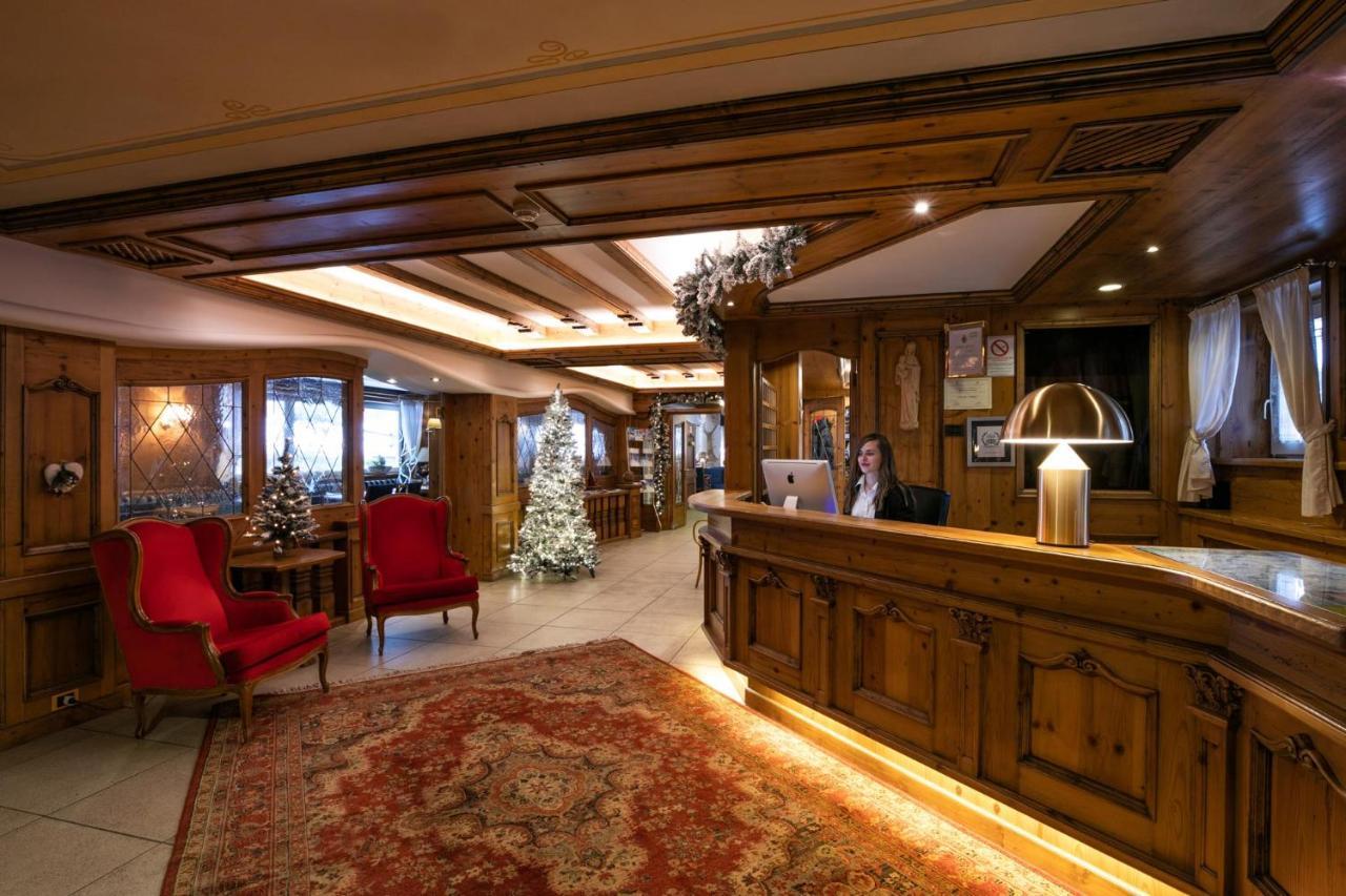 Hotel Medil Campitello di Fassa Esterno foto