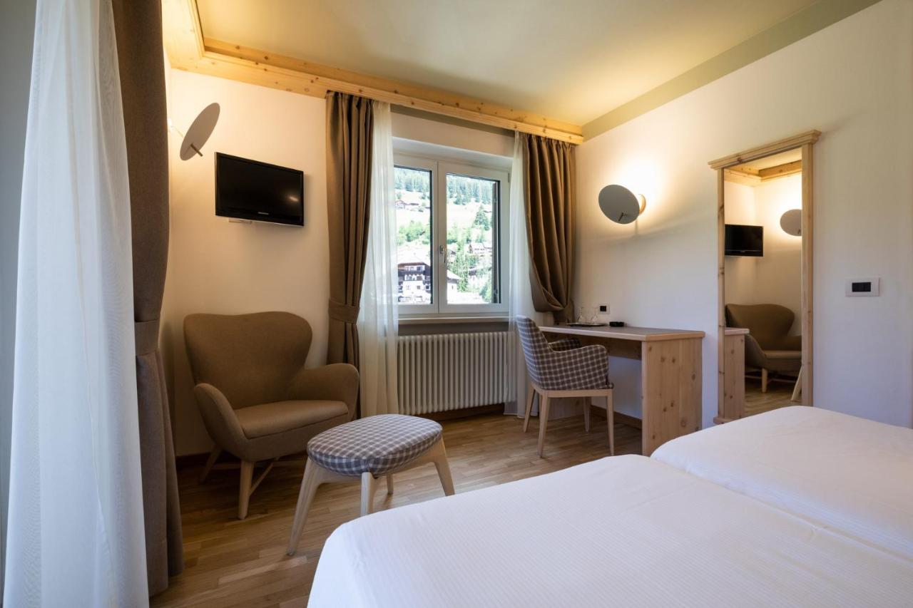 Hotel Medil Campitello di Fassa Esterno foto