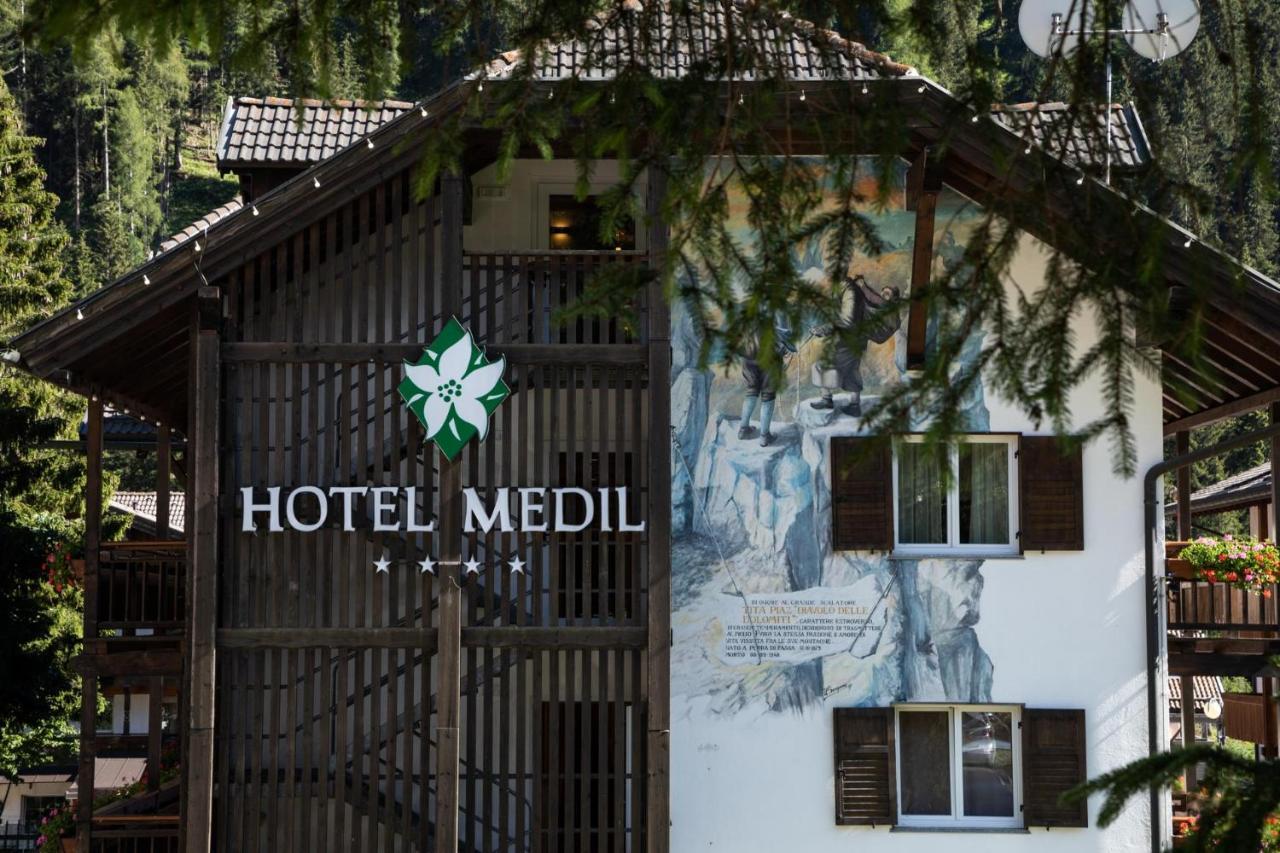 Hotel Medil Campitello di Fassa Esterno foto