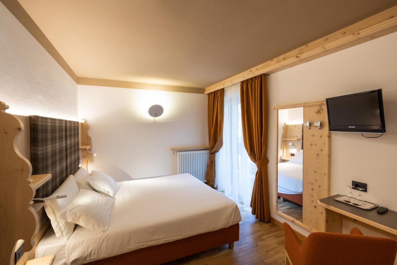Hotel Medil Campitello di Fassa Esterno foto