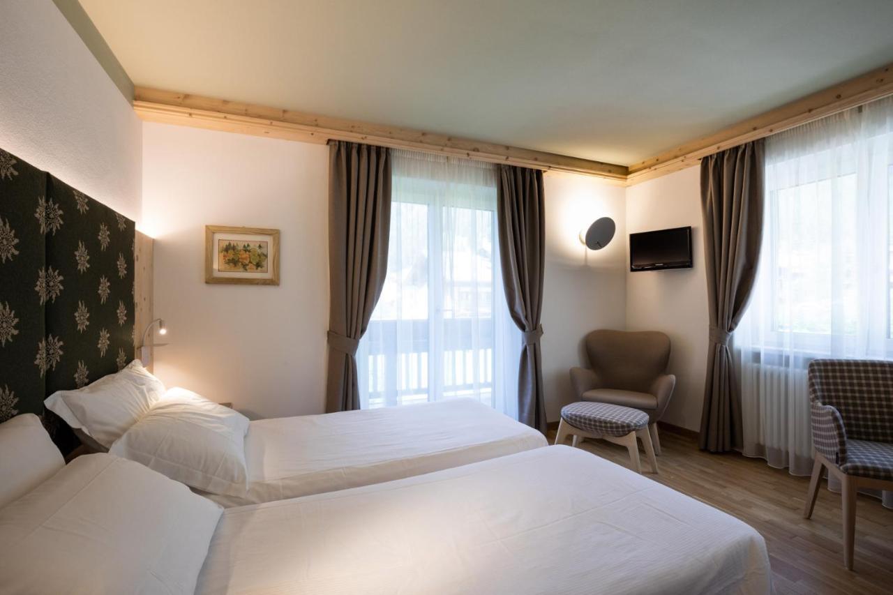 Hotel Medil Campitello di Fassa Esterno foto