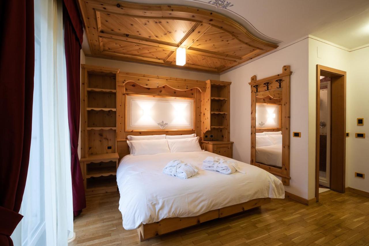 Hotel Medil Campitello di Fassa Esterno foto