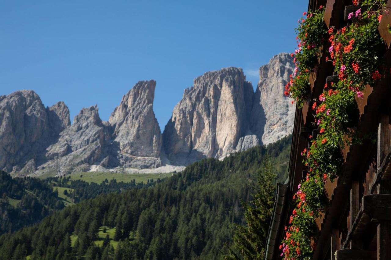 Hotel Medil Campitello di Fassa Esterno foto