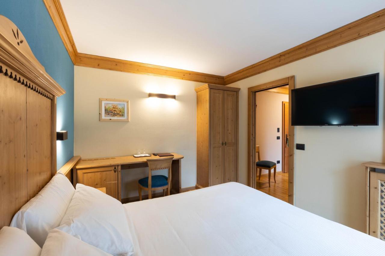 Hotel Medil Campitello di Fassa Esterno foto
