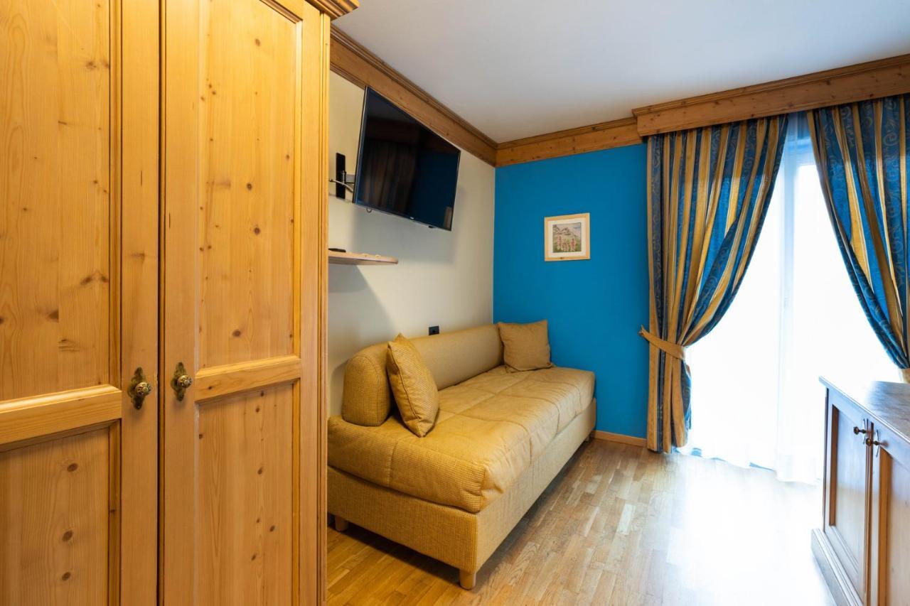 Hotel Medil Campitello di Fassa Esterno foto