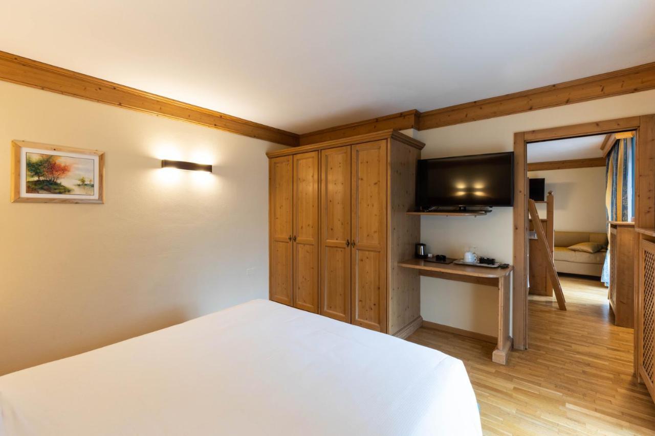 Hotel Medil Campitello di Fassa Esterno foto