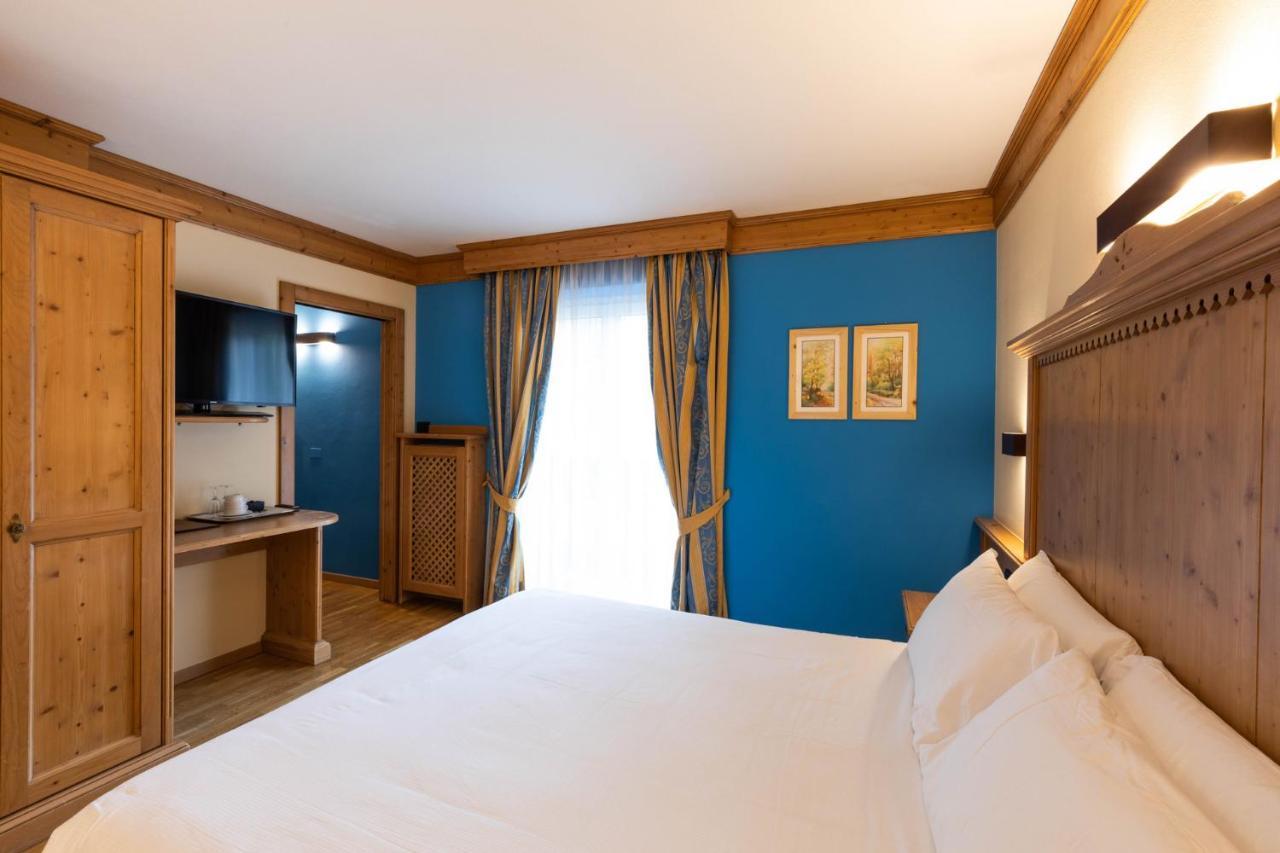 Hotel Medil Campitello di Fassa Esterno foto