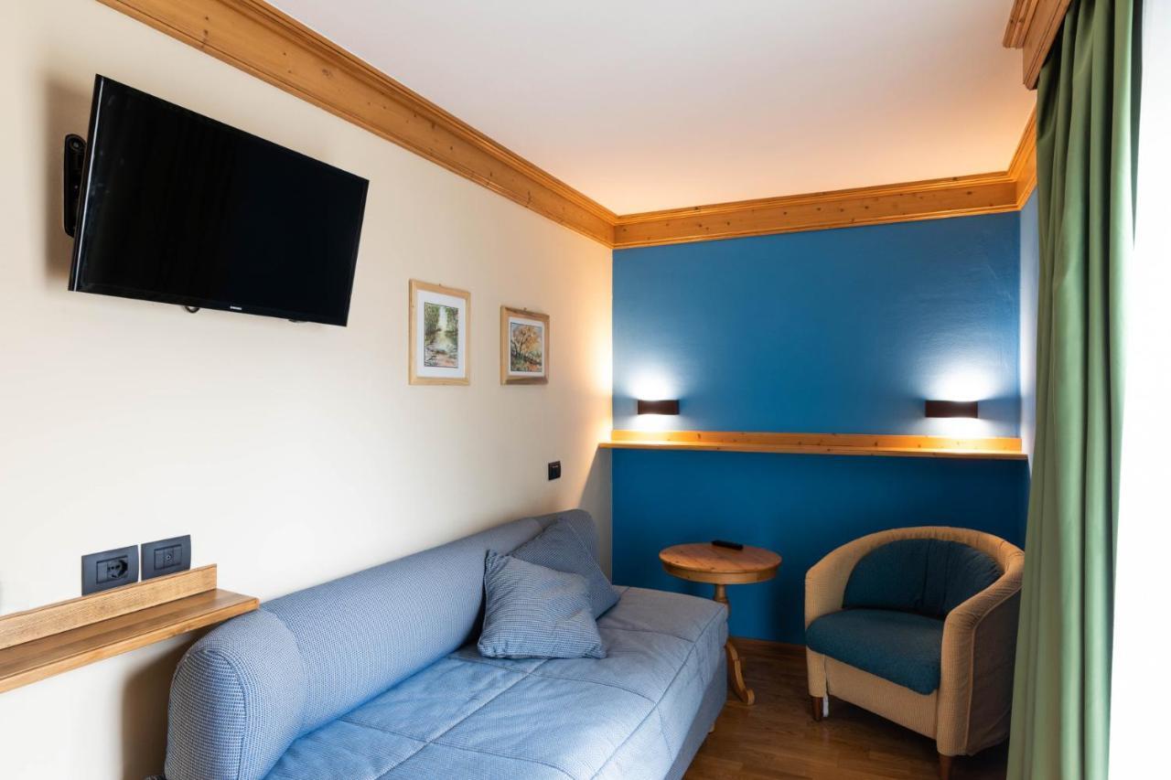 Hotel Medil Campitello di Fassa Esterno foto