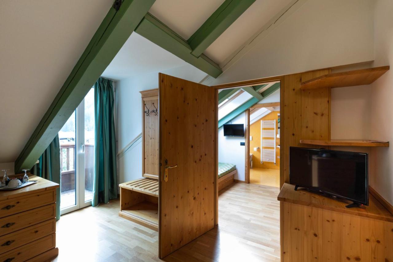 Hotel Medil Campitello di Fassa Esterno foto