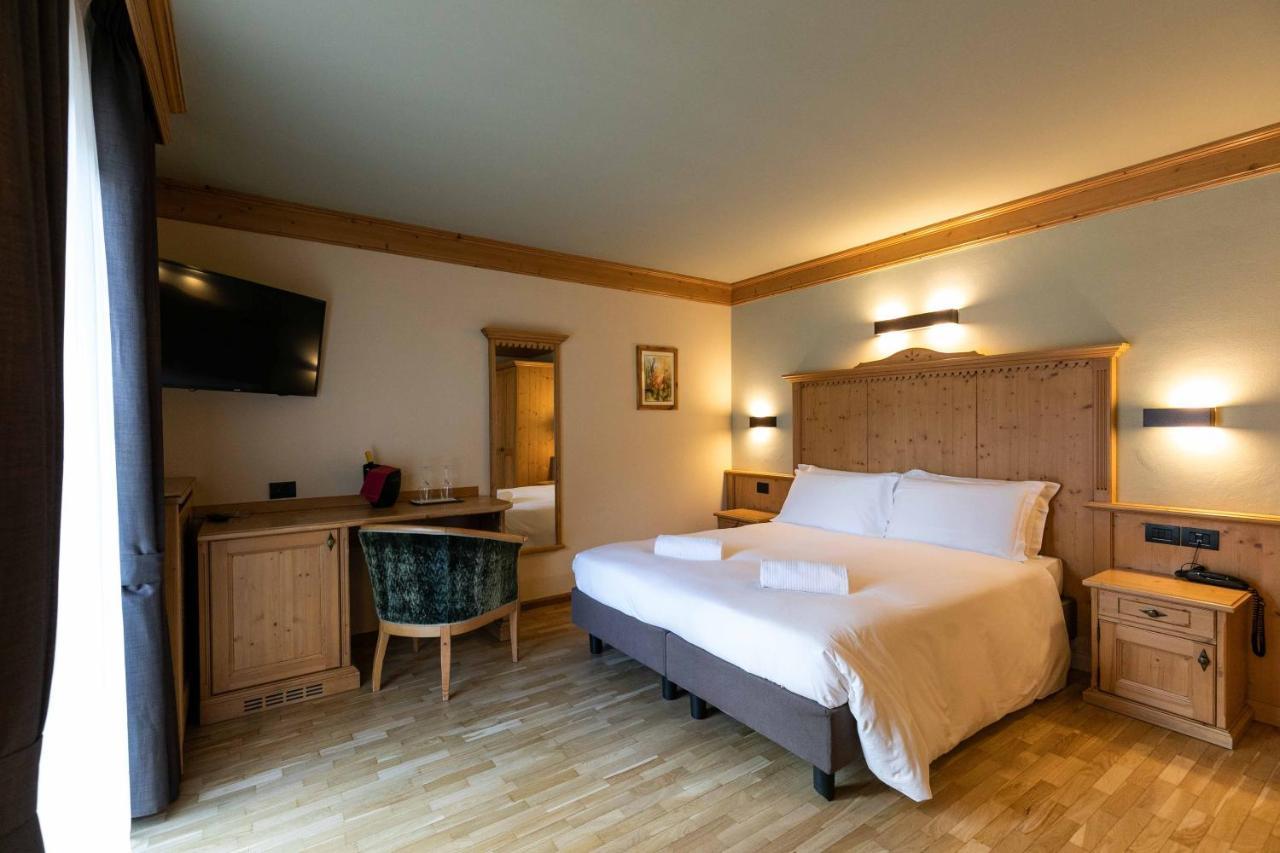 Hotel Medil Campitello di Fassa Esterno foto