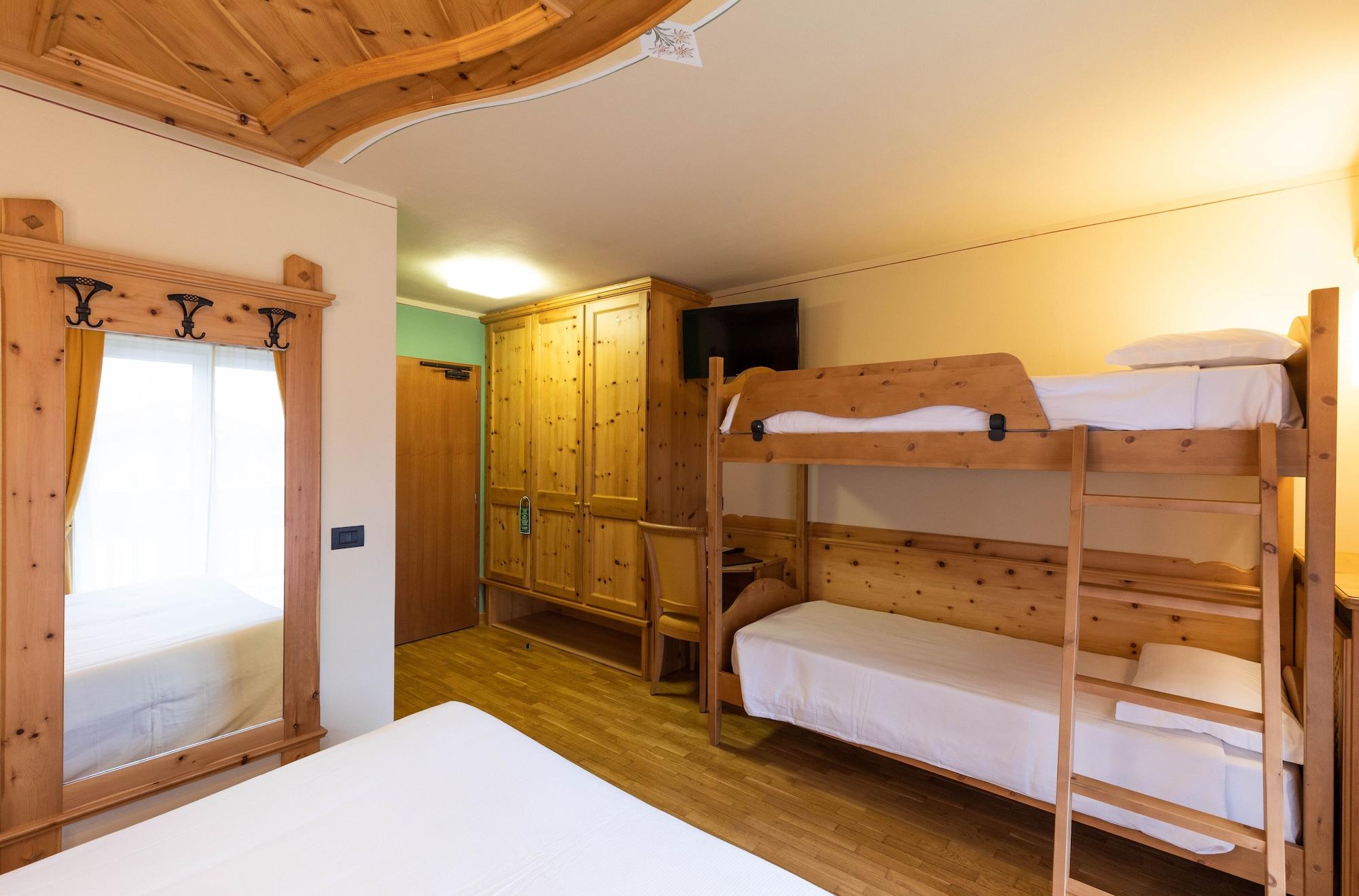 Hotel Medil Campitello di Fassa Esterno foto